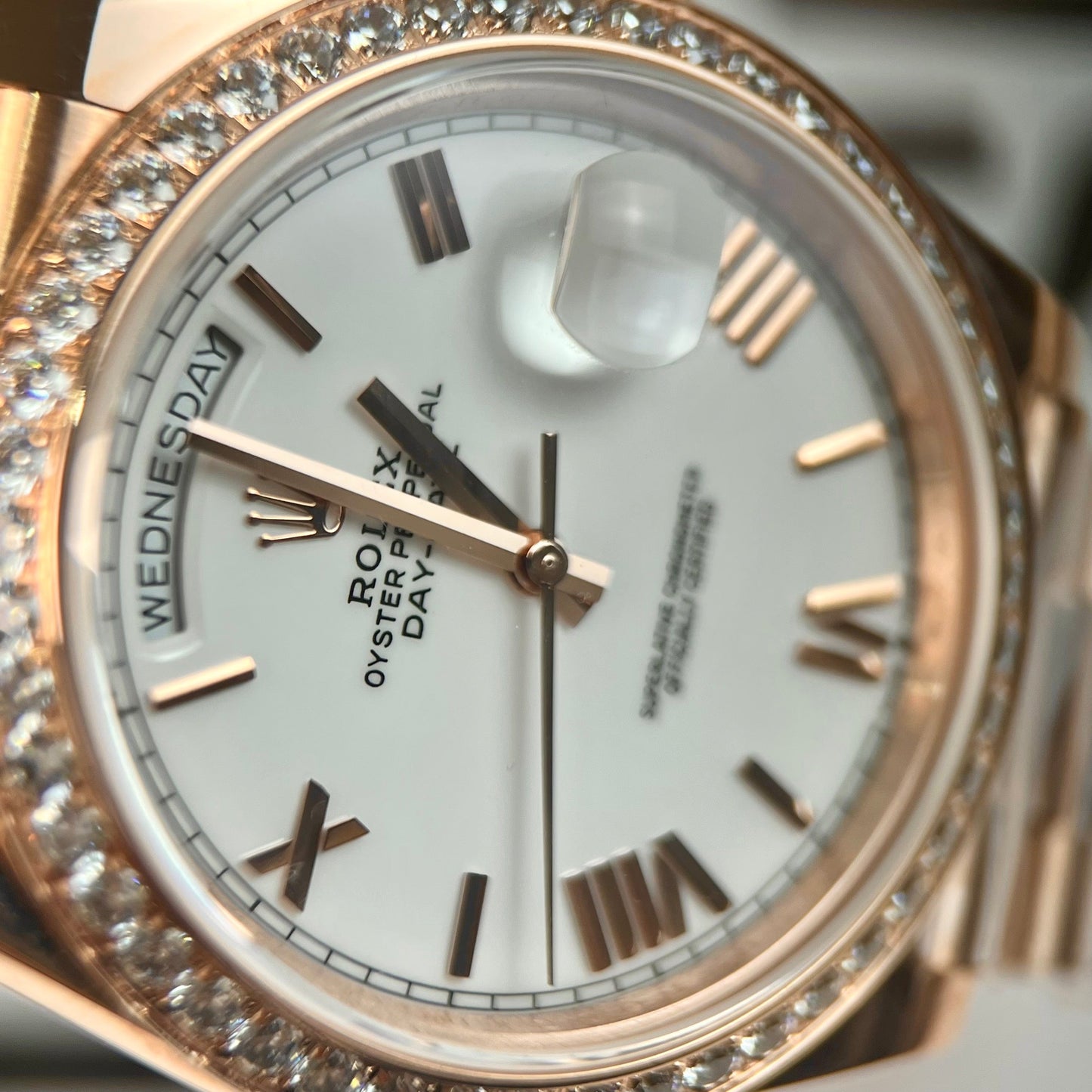 Rolex Day-Date 40 228235-0032 40 mm, la mejor edición 1:1, bisel de piedra y revestimiento de oro rosa de 18 quilates