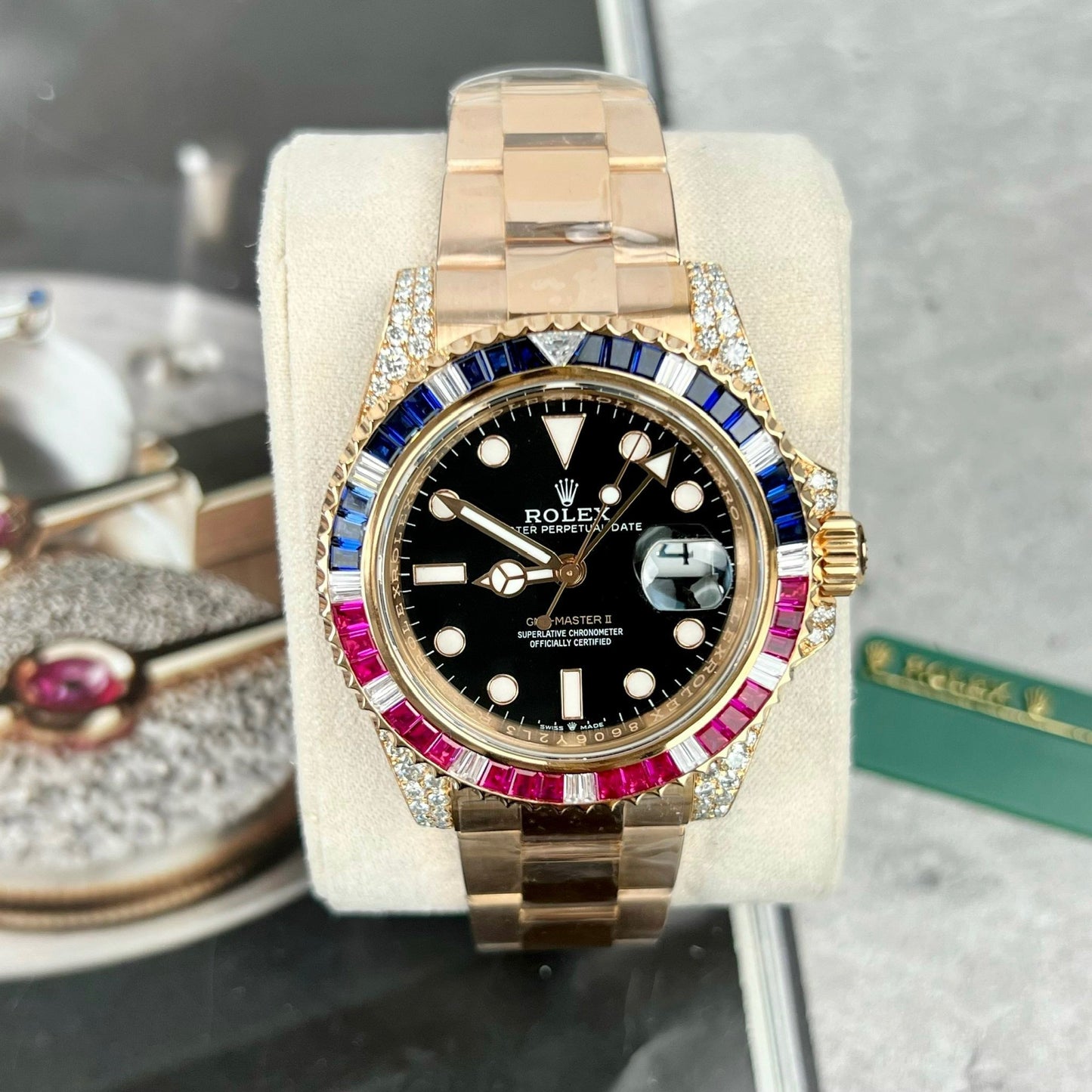 Rolex GMT-Master II 126755 Rainbow Bezel Mejor edición 1:1 con Ruby Stone y envuelto en 18k