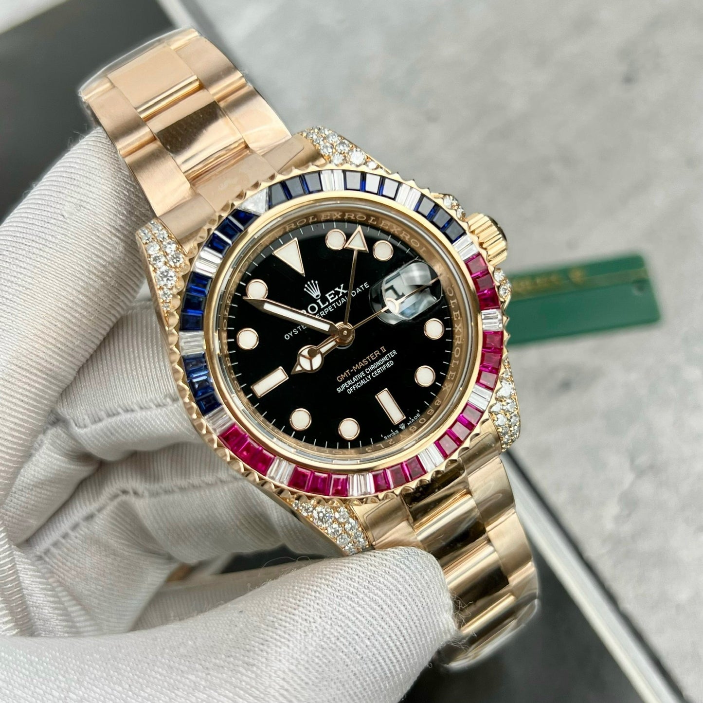 Rolex GMT-Master II 126755 Rainbow Bezel Mejor edición 1:1 con Ruby Stone y envuelto en 18k