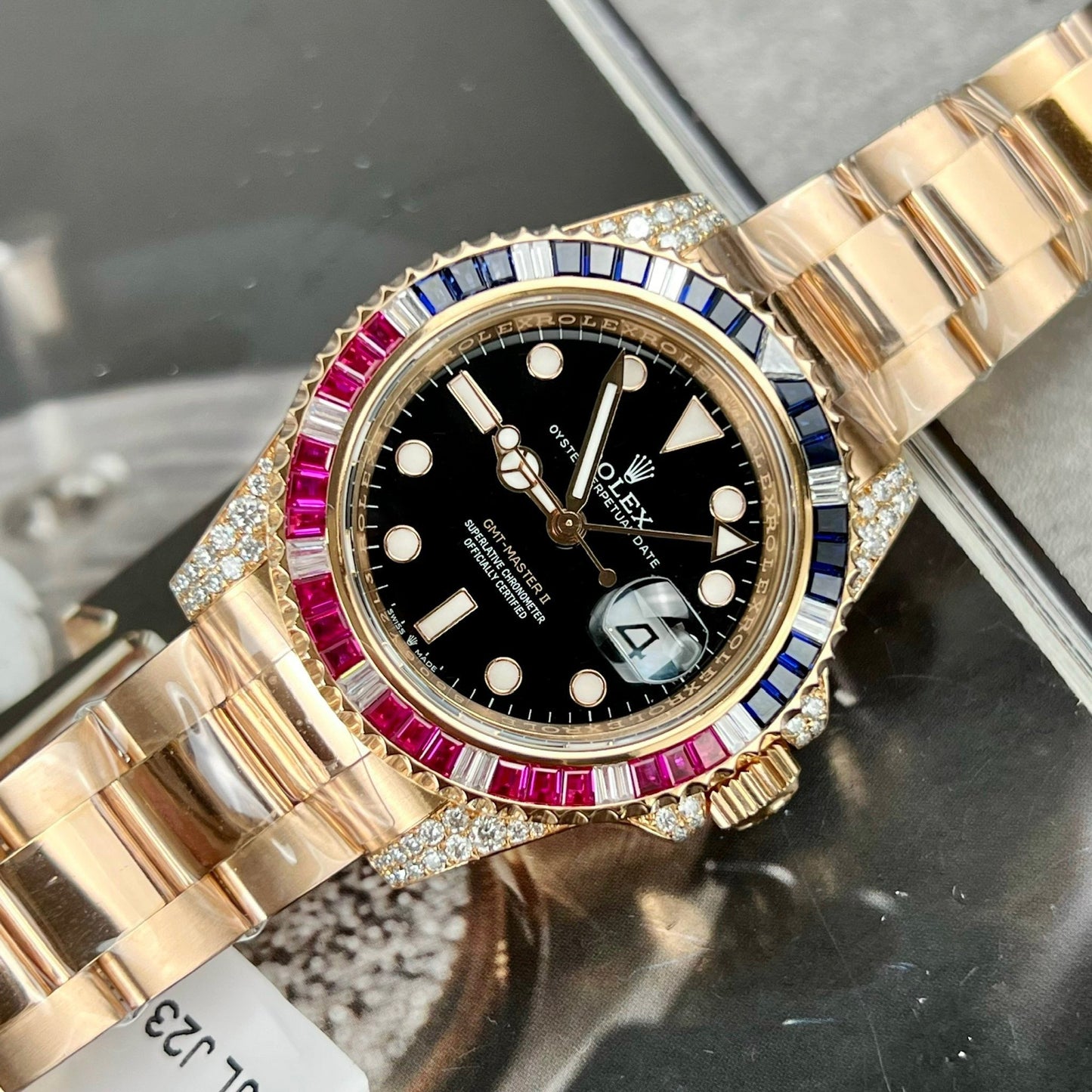 Rolex GMT-Master II 126755 Rainbow Bezel Mejor edición 1:1 con Ruby Stone y envuelto en 18k