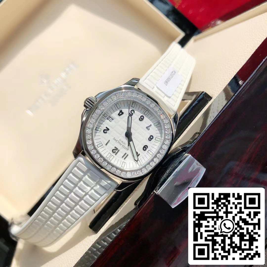 Patek Philippe Aquanaut 5267/200A-010 e lunetta con diamanti - Movimento originale svizzero