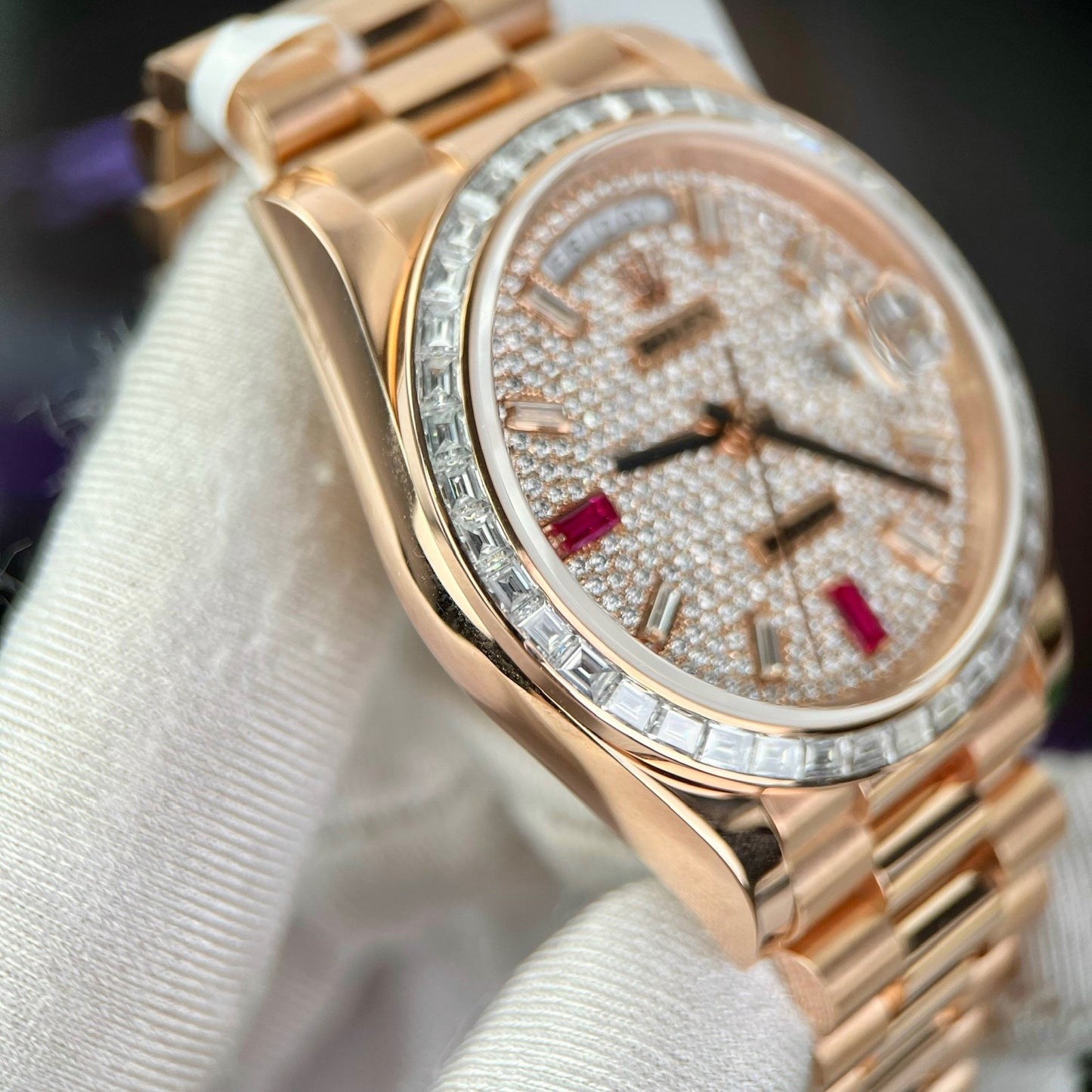 Rolex Day-Date 36 mm Everose Gold 128345RBR recubierto de 18 k con moissanita completa