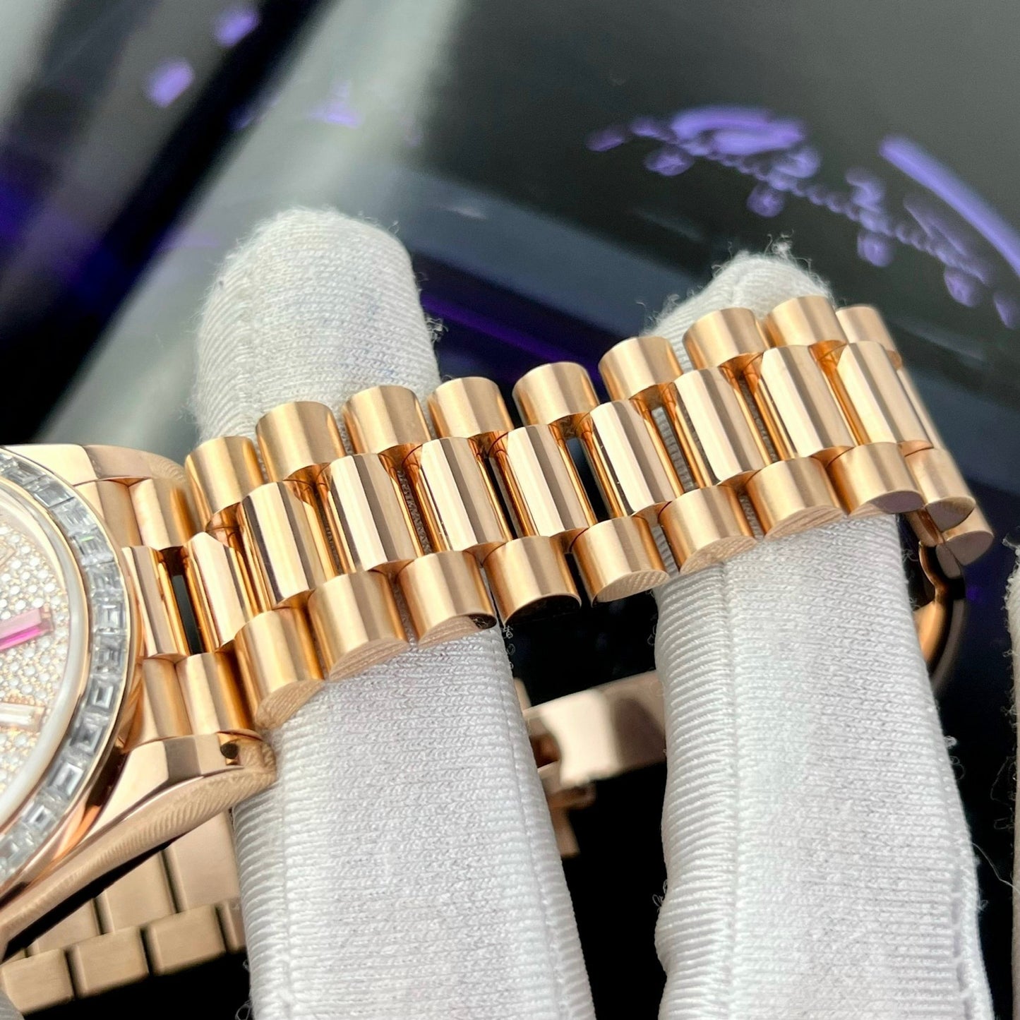 Rolex Day-Date 36 mm Everose Gold 128345RBR recubierto de 18 k con moissanita completa