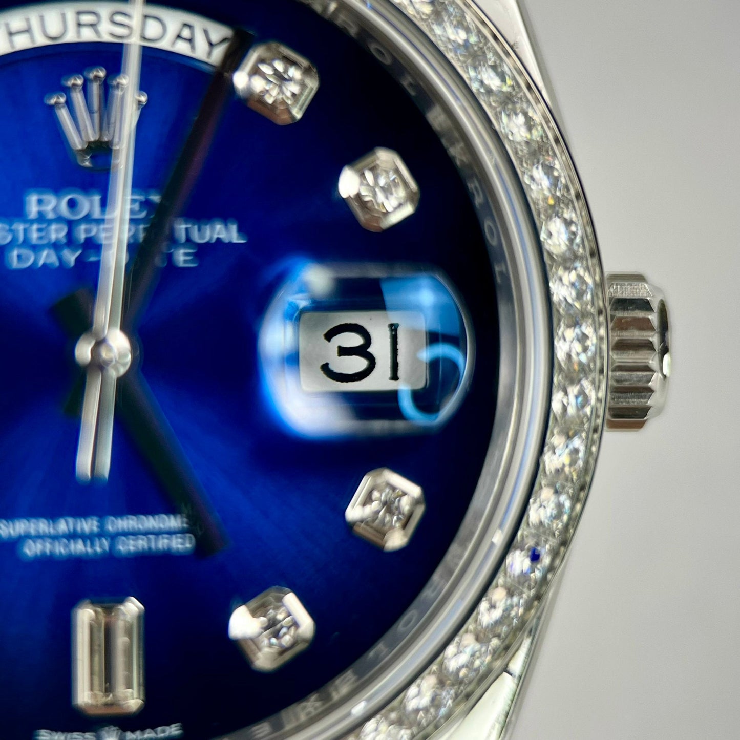 Rolex Day Date M128349RBR-0016 Lunetta in pietra 1:1 Best Edition EW Factory Quadrante blu