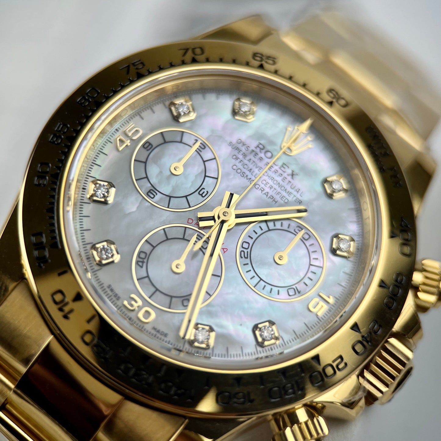 Replica Rolex Cosmograph Daytona 40mm Yellow Gold Mother of Pearl Diamond Dial 116528