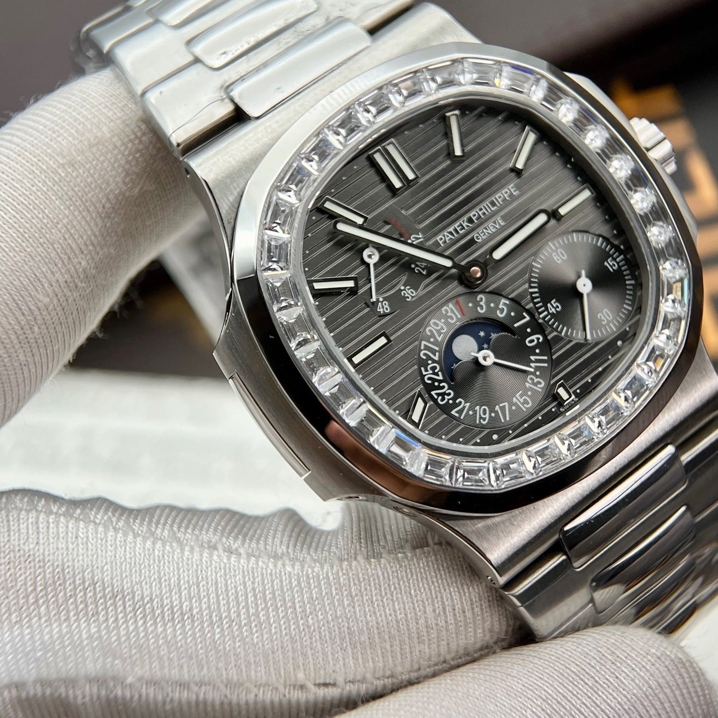 Patek Philippe Nautilus 5712GR 1:1 Best Edition GR Factory Grey Dial