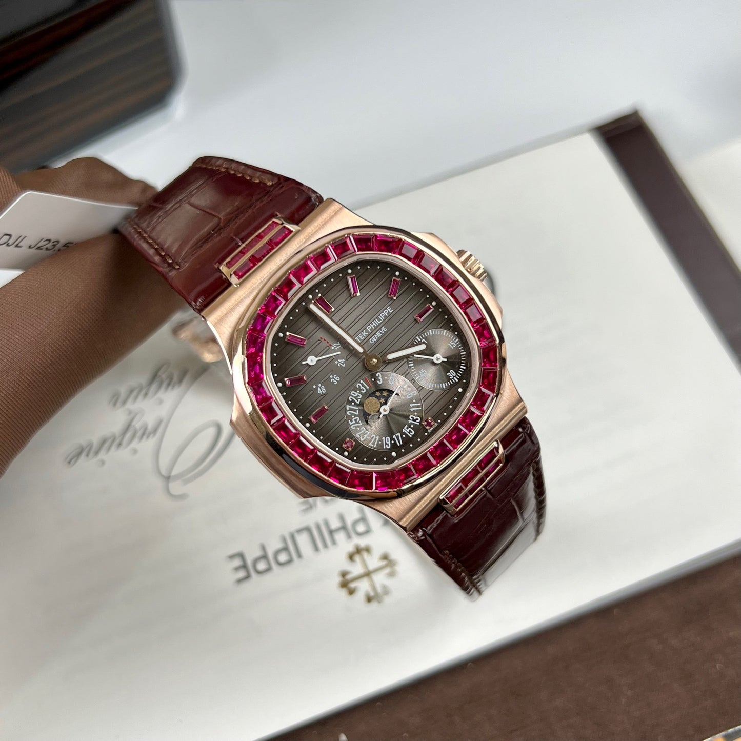 Patek Philippe Nautilus 5712 oro rosa 18 carati 1: 1 migliore edizione PPF Custom Factory Ruby Stone