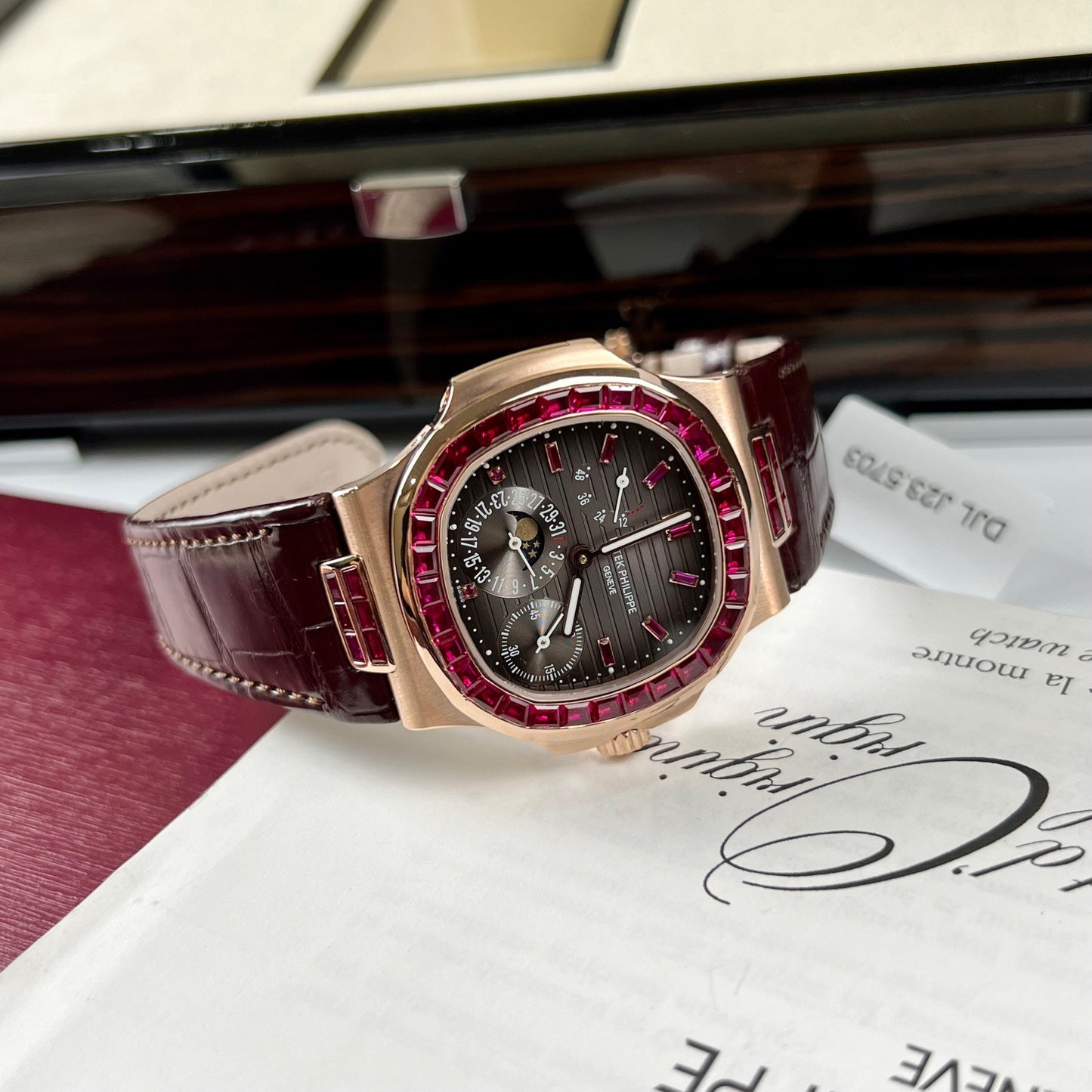 Patek Philippe Nautilus 5712 oro rosa 18 carati 1: 1 migliore edizione PPF Custom Factory Ruby Stone