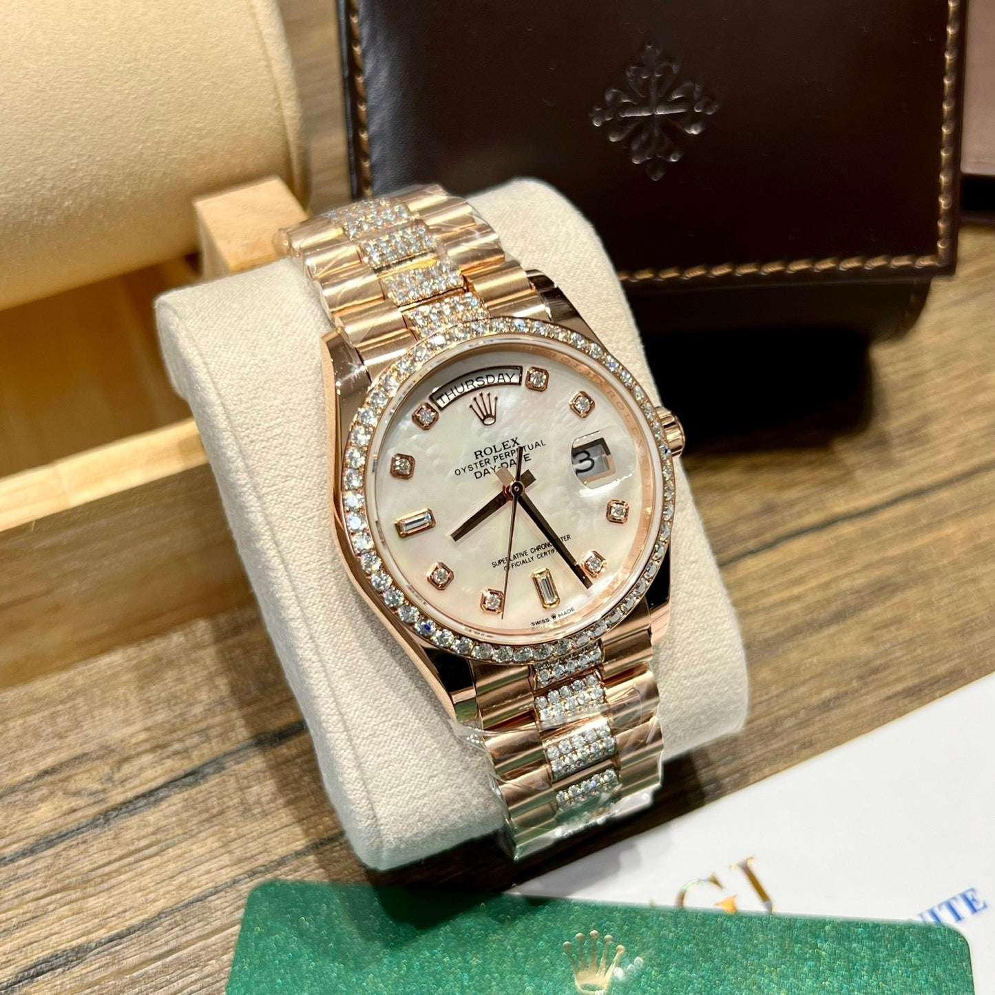 Rolex Day-Date M128345RBR-0030 Madreperla 1:1 Mejor Edición personalizada 18k y moissanita