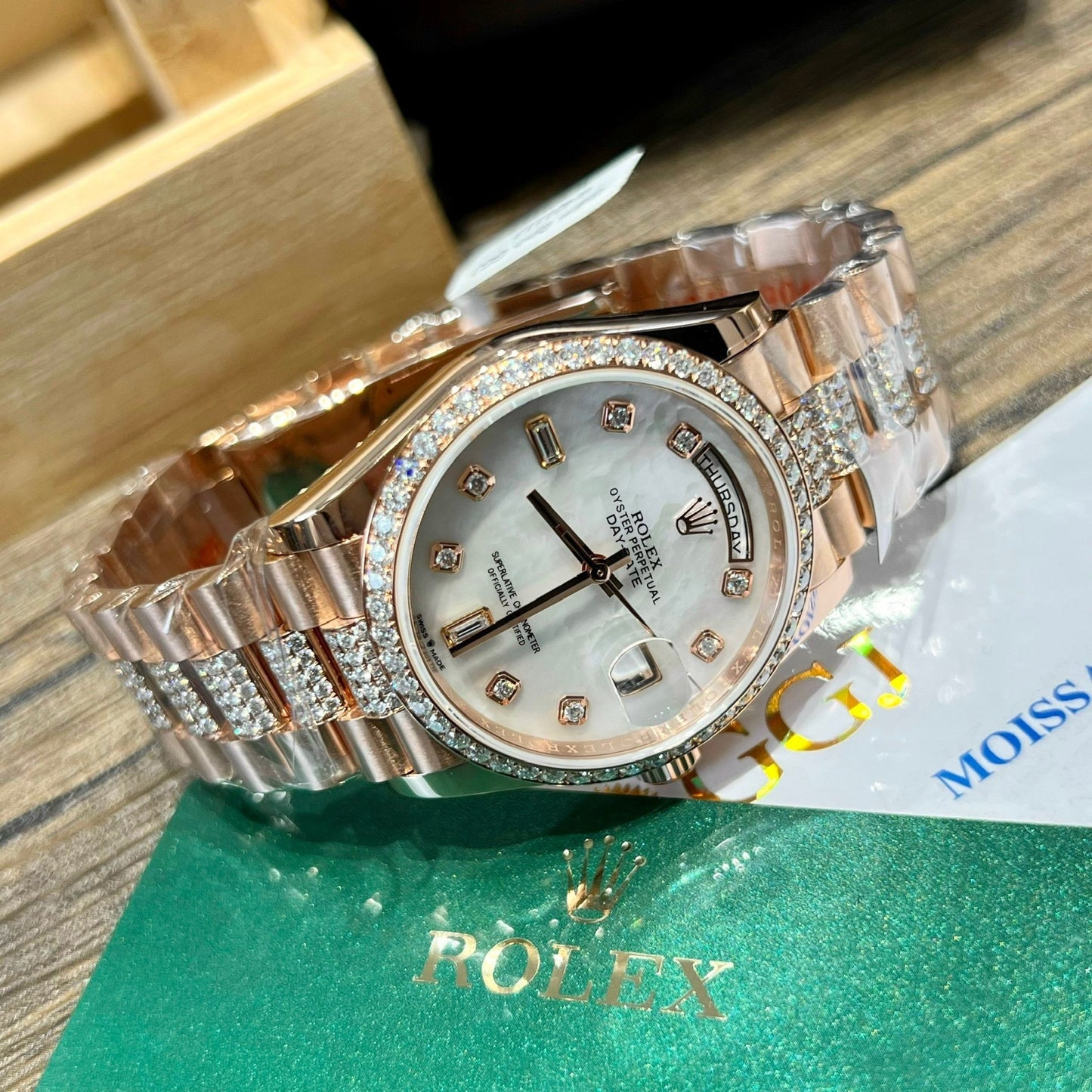 Rolex Day-Date M128345RBR-0030 Madreperla 1:1 Mejor Edición personalizada 18k y moissanita