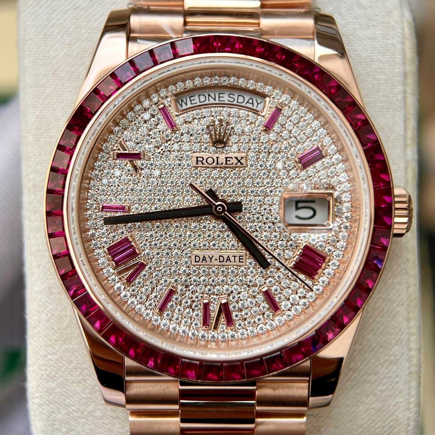 Rolex Day Date 228398 DRRP 1:1 mejor edición Oro rosa personalizado de 18k y zafiro rubí Diamond Pave