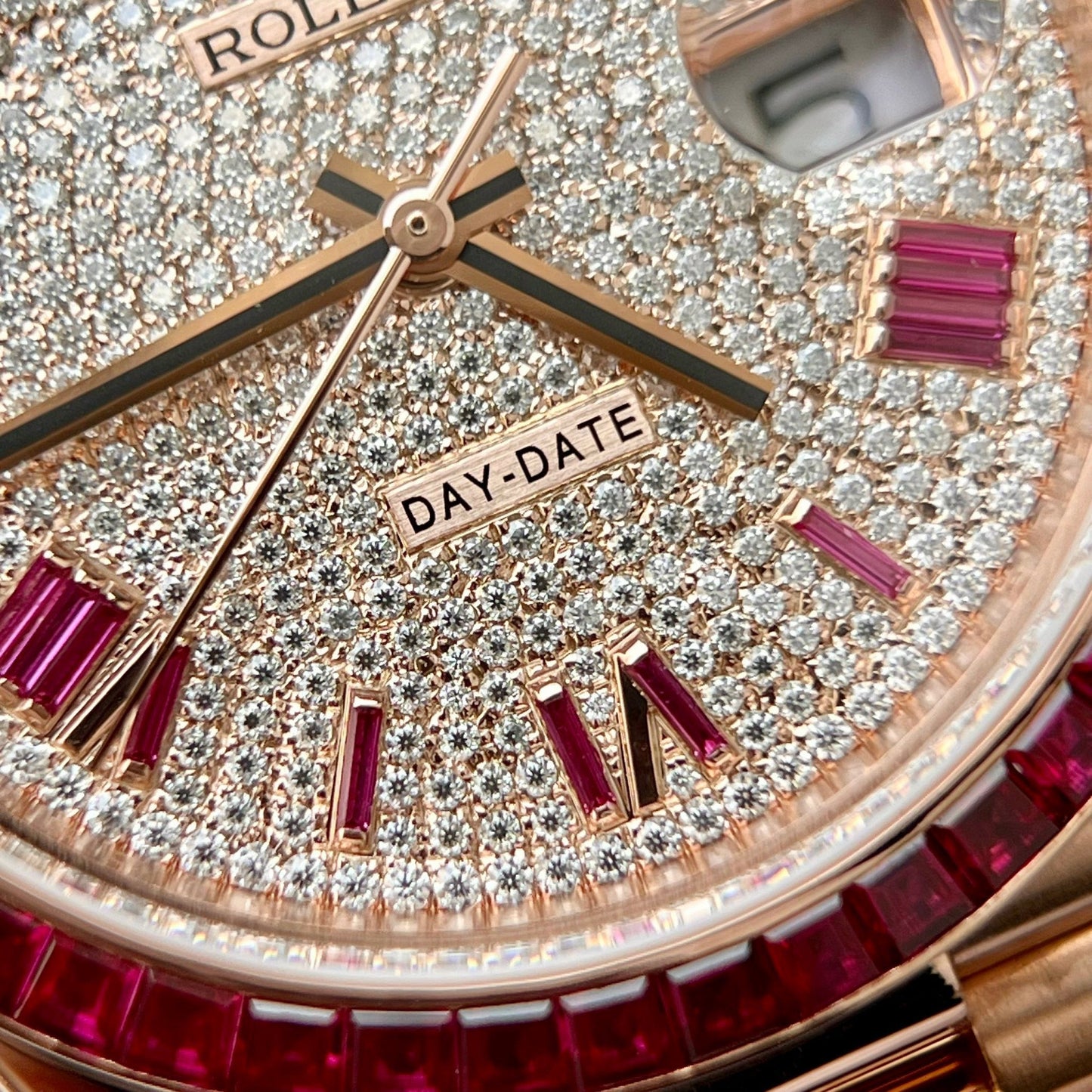 Rolex Day Date 228398 DRRP 1:1 mejor edición Oro rosa personalizado de 18k y zafiro rubí Diamond Pave