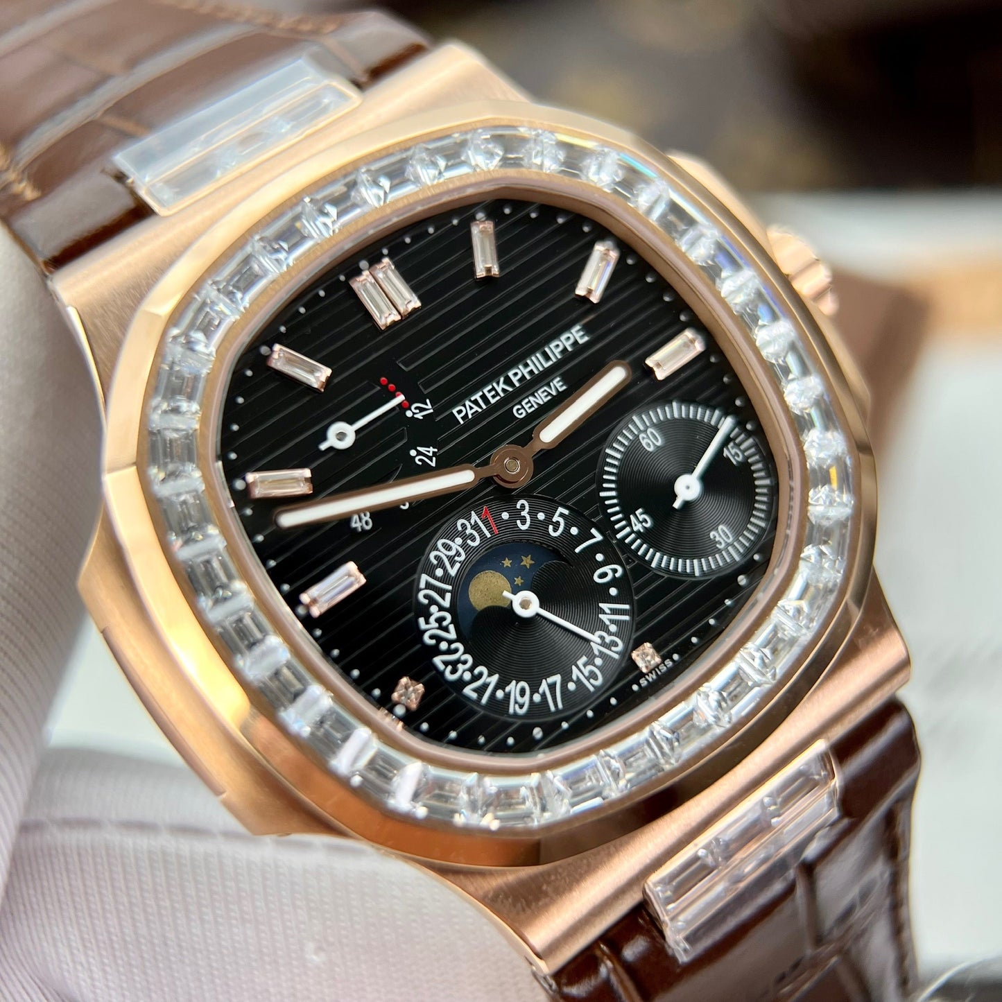 Patek Philippe Nautilus 5724R-001  GR factory 1:1 best edition Black Dial Rose gold and stone