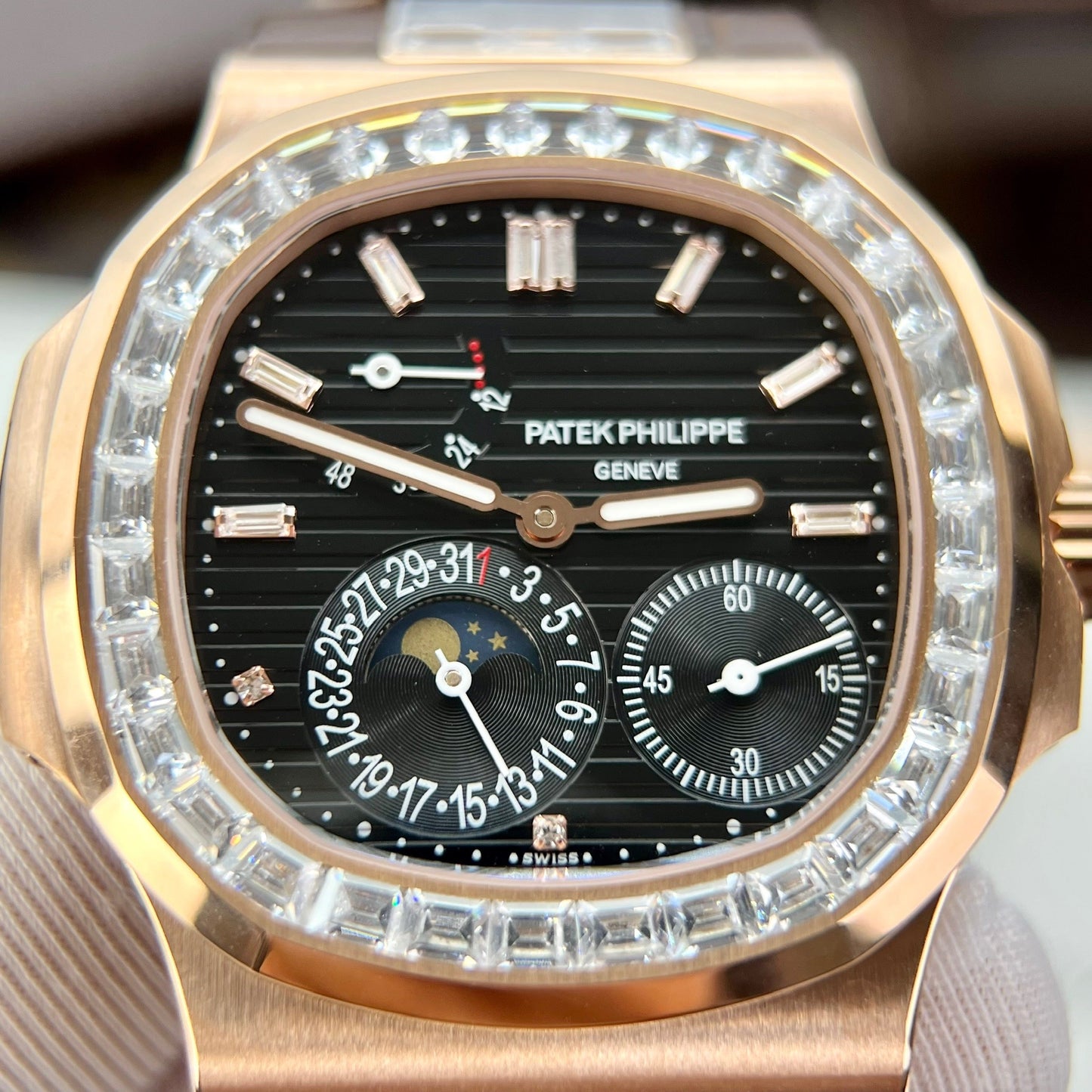 Patek Philippe Nautilus 5724R-001  GR factory 1:1 best edition Black Dial Rose gold and stone