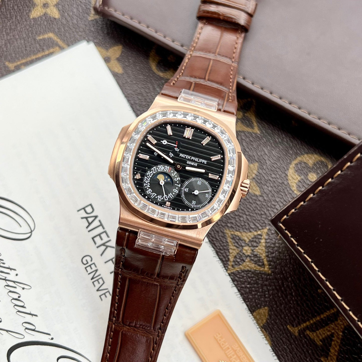 Patek Philippe Nautilus 5724R-001  GR factory 1:1 best edition Black Dial Rose gold and stone