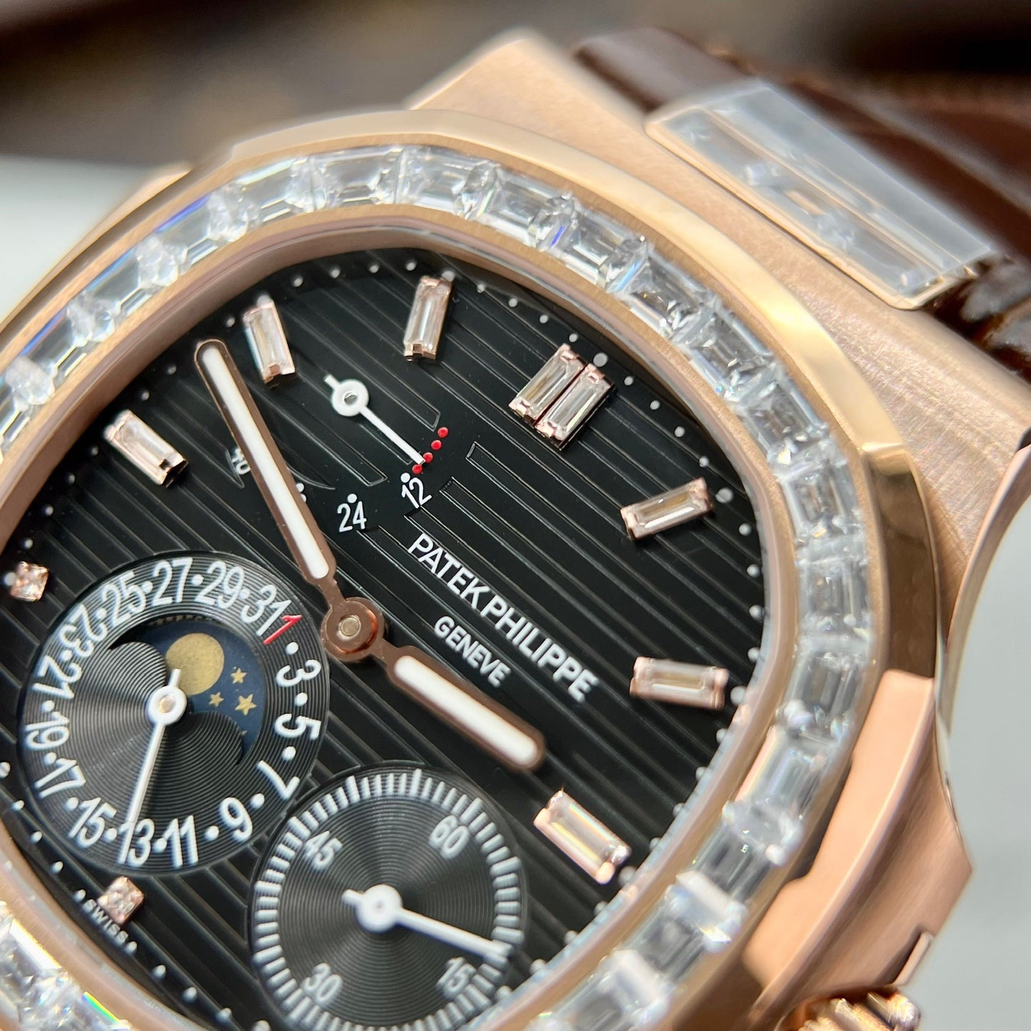 Patek Philippe Nautilus 5724R-001  GR factory 1:1 best edition Black Dial Rose gold and stone