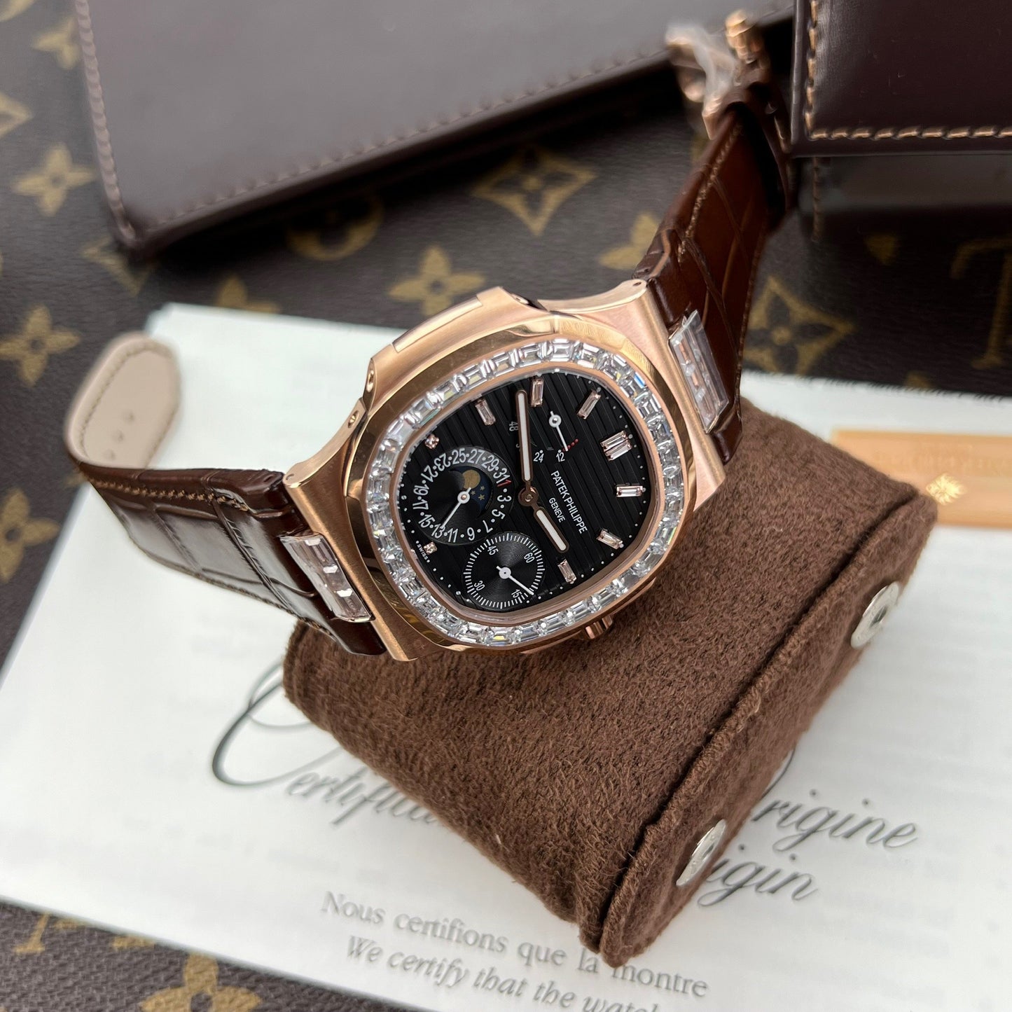 Patek Philippe Nautilus 5724R-001  GR factory 1:1 best edition Black Dial Rose gold and stone