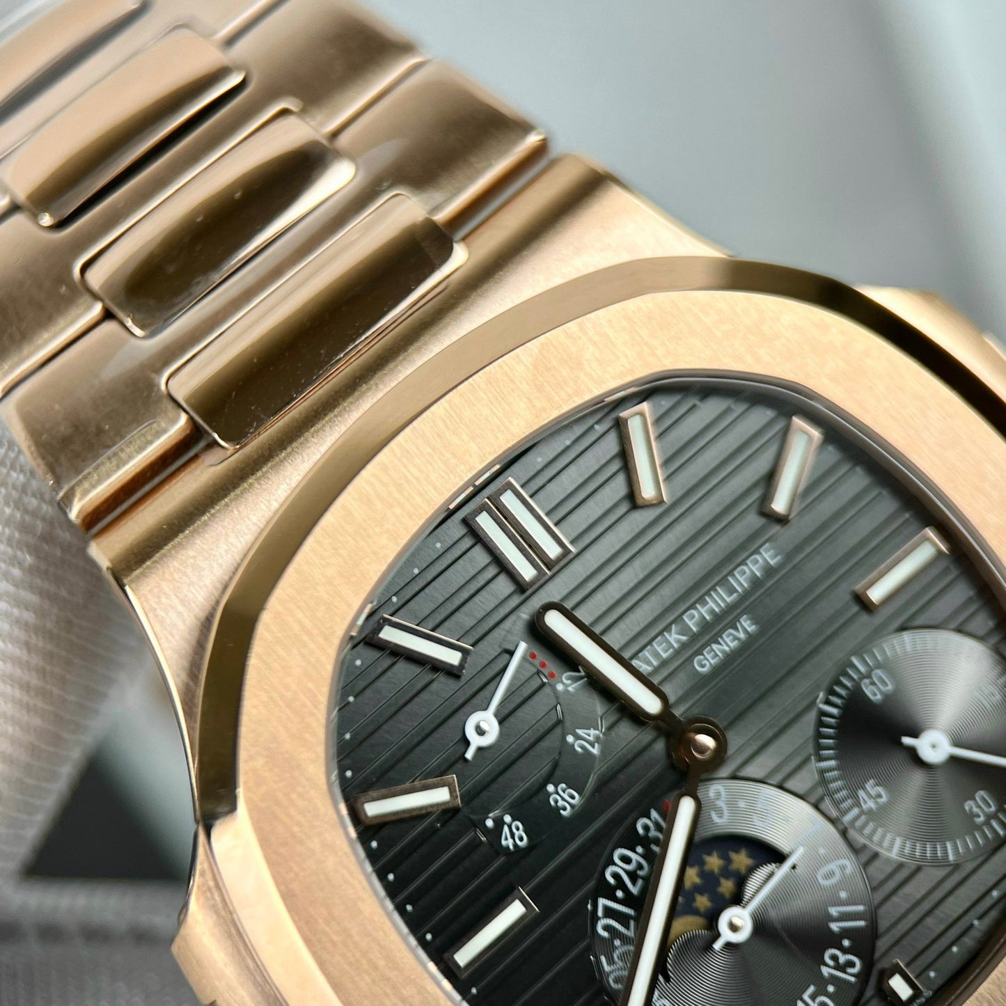 Patek Philippe Nautilus 5712/1R-001 1:1 Best Edition GR Factory Grey Dial Rose Gold