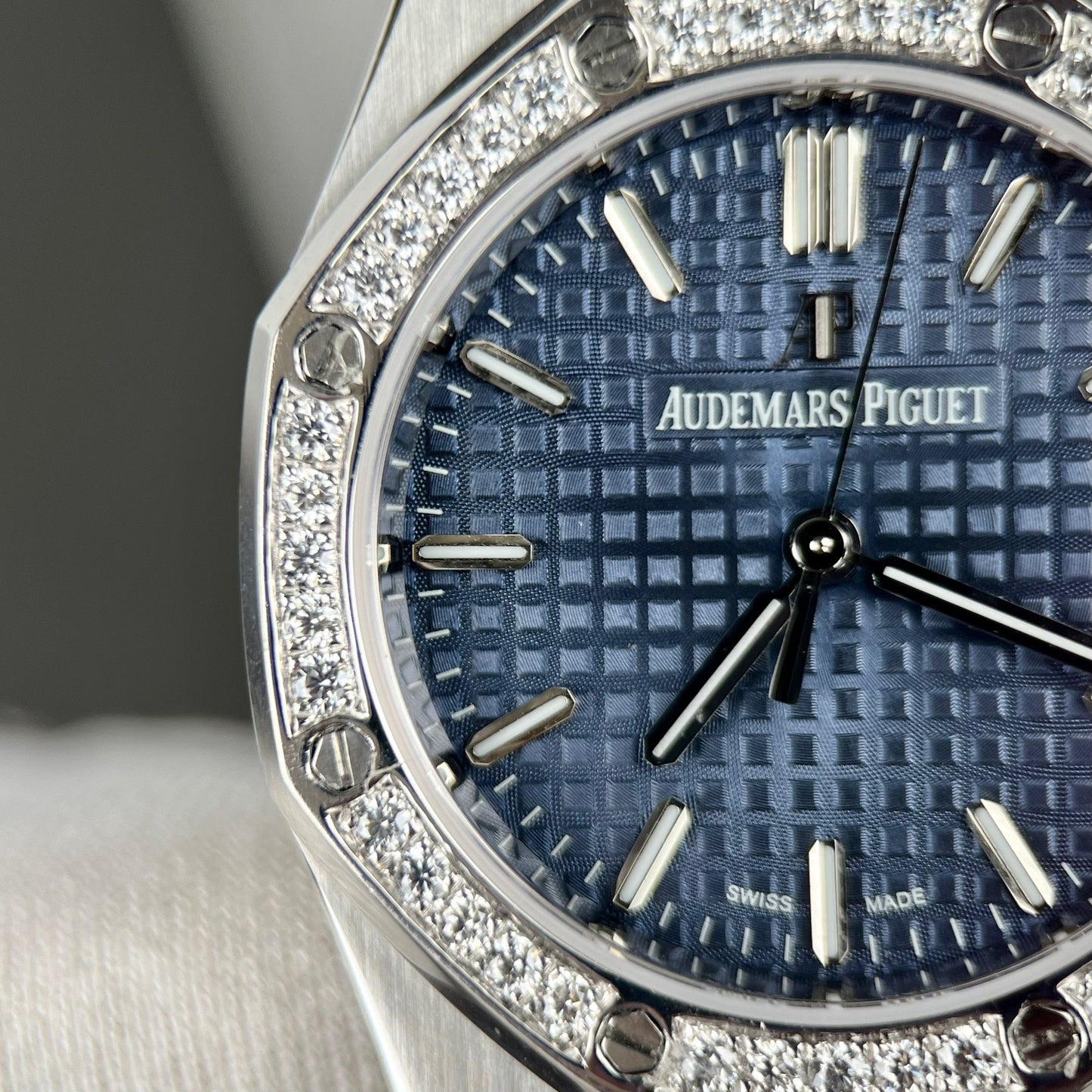 Audemars Piguet Royal Oak 67651IP.ZZ.1261IP.01 1:1 Best Edition ZF Factory quadrante blu lunetta in moissanite