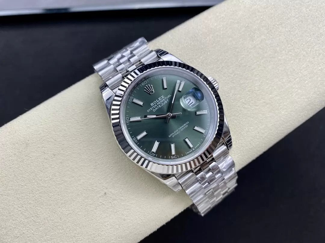 Rolex Datejust M126334-0028 Correa Oyster de 41 mm VS Correa Jubilee con esfera verde de fábrica